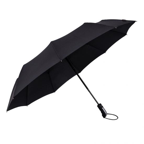 Paraguas plegable automático negro de los hombres grandes
